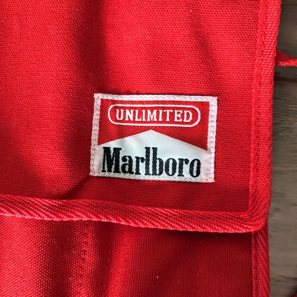 Vintage Unlimited Marlboro Promotional Grilling Utensils Knife and Fork Red Tote - Picture 2 of 7